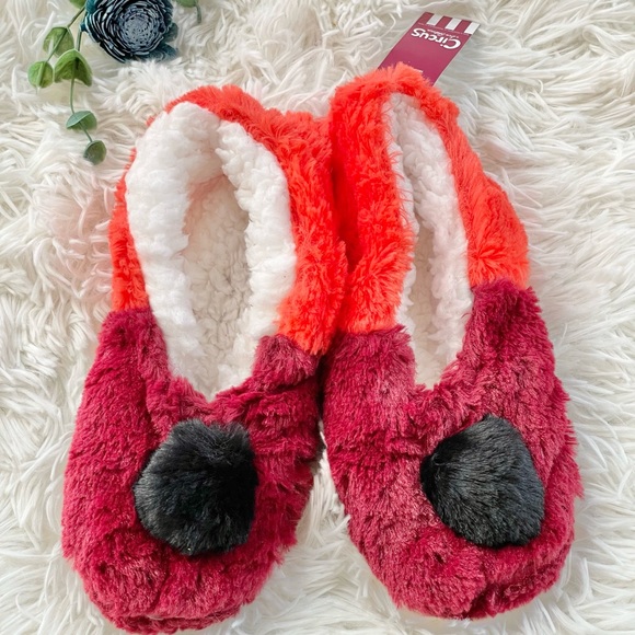 New with tags CIRCUS BY SAM EDELMAN COZY SOFT SLIPPERS w/Gel Grips at the bottom - Picture 1 of 4